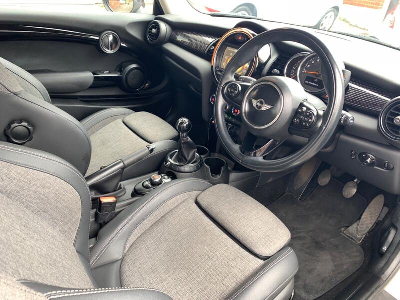 MINI HATCH
