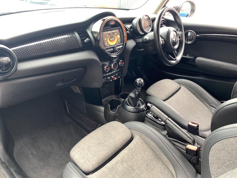 MINI HATCH